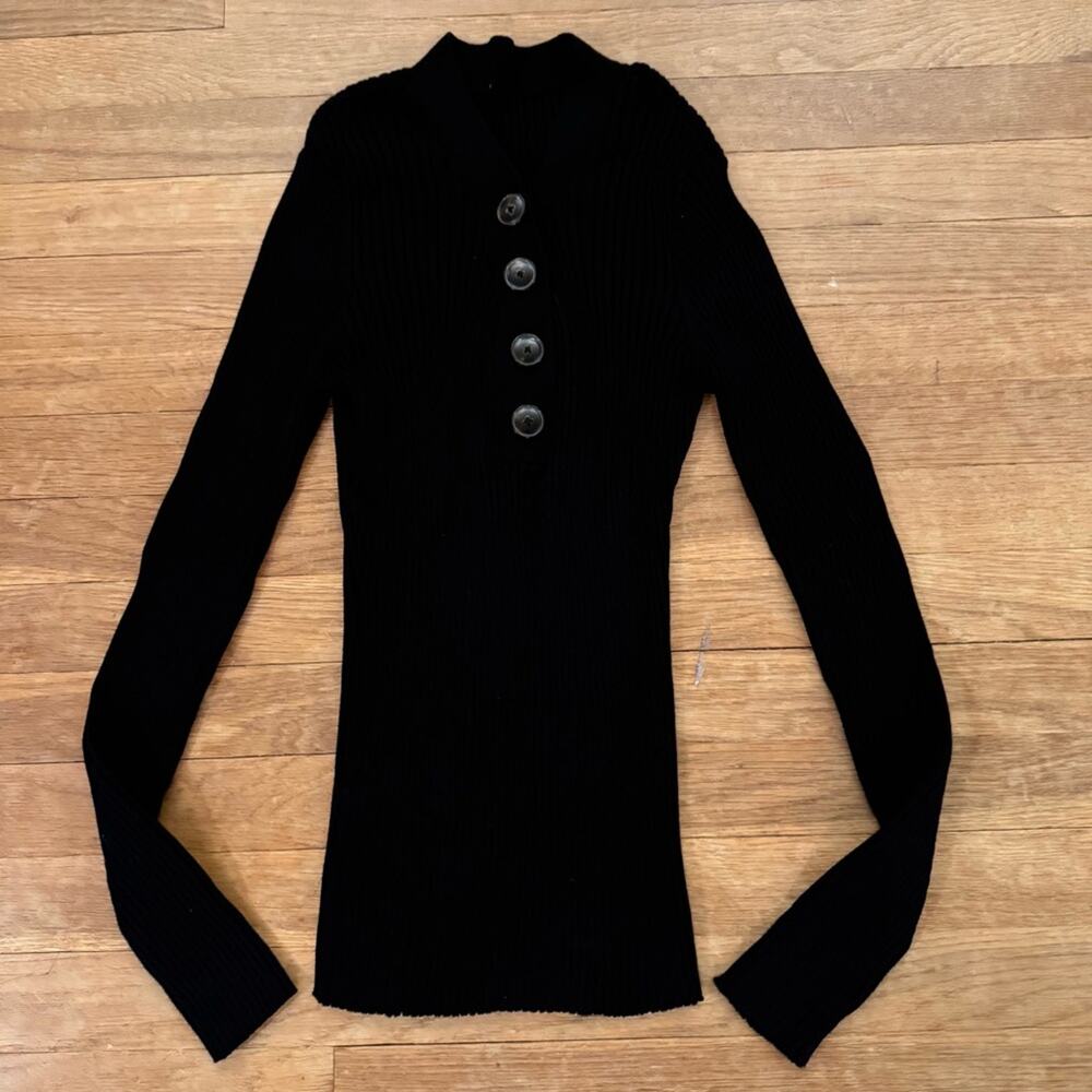 Black Ribbed Long Sleeve Henley Sweater — 4 Button Front Size XS
 b19